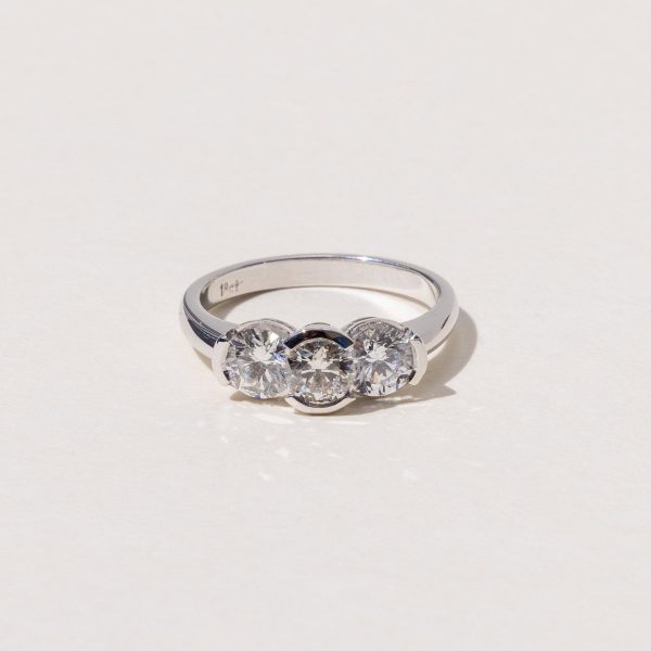 Trinity Three Stone Round Diamond Ring Fashion